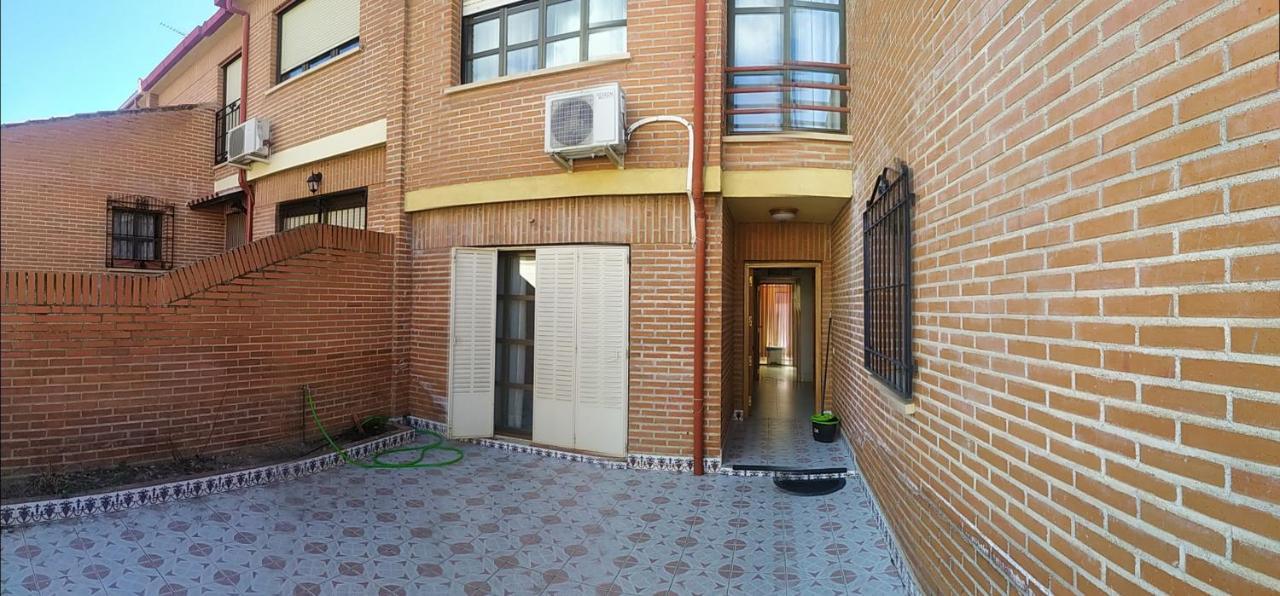 Habitacion Privada Triple Toledo Exterior foto