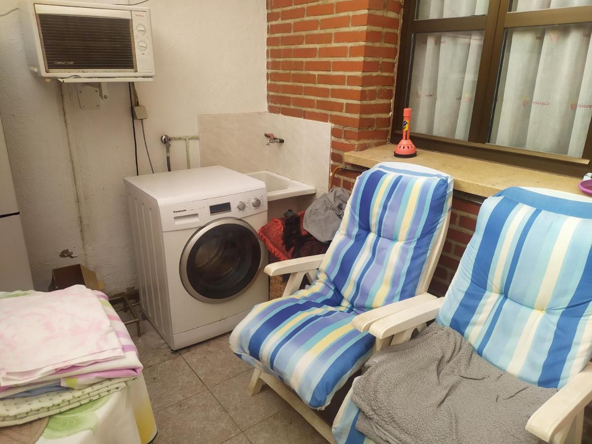 Habitacion Privada Triple Toledo Exterior foto
