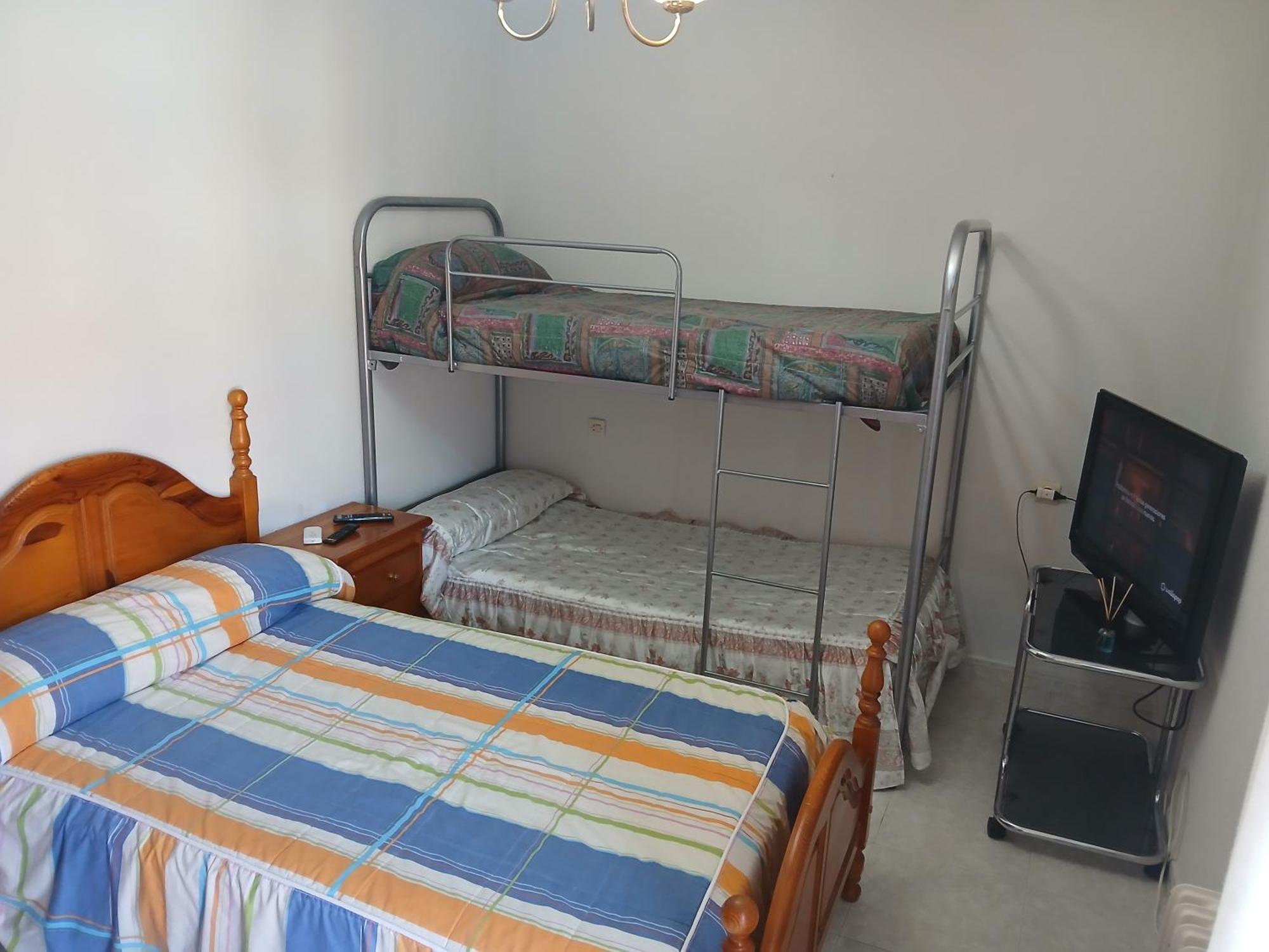 Habitacion Privada Triple Toledo Exterior foto
